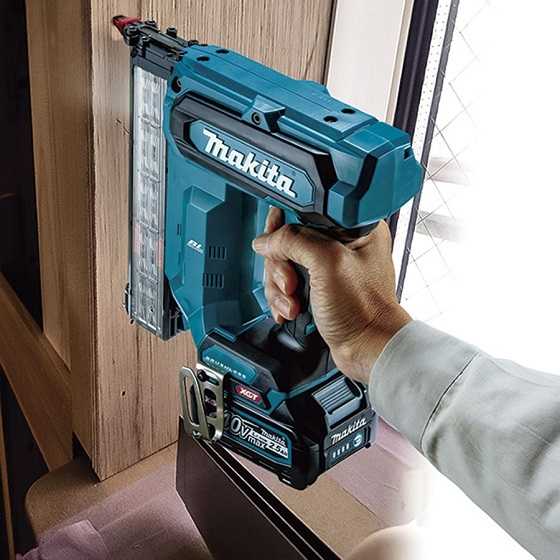 Makita FN001GZ Akumuliatorinis viniakalis XGT, 18Ga, 15-40mm, 100pcs., "Z" versija - komplektuojamas be akumuliatoriaus ir kroviklio