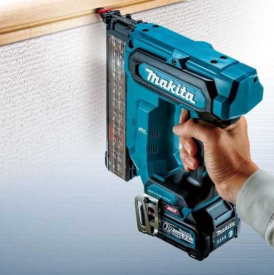 Makita FN001GZ Akumuliatorinis viniakalis XGT, 18Ga, 15-40mm, 100pcs., "Z" versija - komplektuojamas be akumuliatoriaus ir kroviklio