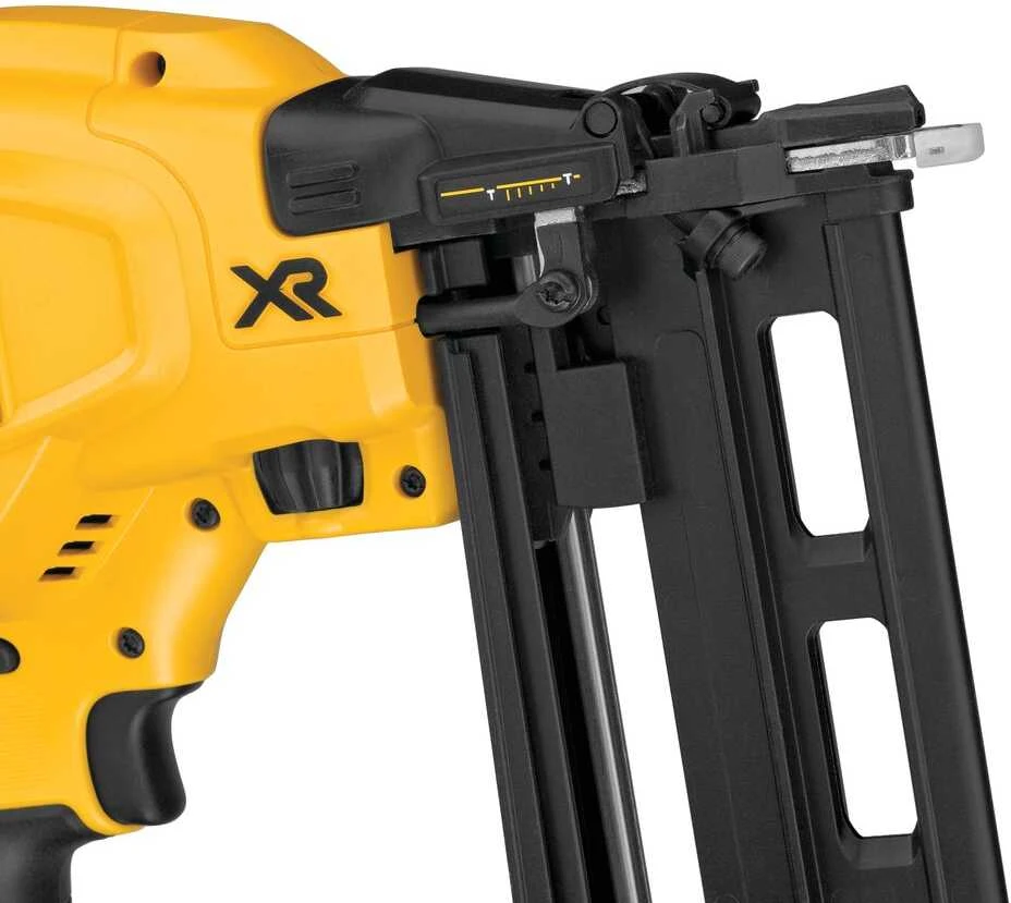 Akumuliatorinis viniakalis DeWalt DCN662N-XJ; 18 V; 16 ga; 32-64 mm (be akumuliatoriaus ir pakrovėjo)