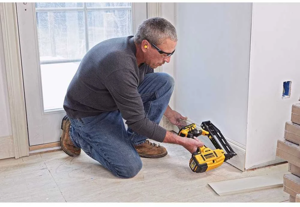 Akumuliatorinis viniakalis DeWalt DCN662N-XJ; 18 V; 16 ga; 32-64 mm (be akumuliatoriaus ir pakrovėjo)