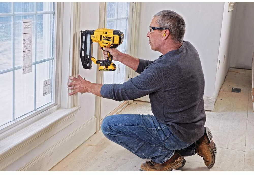 Akumuliatorinis viniakalis DeWalt DCN662N-XJ; 18 V; 16 ga; 32-64 mm (be akumuliatoriaus ir pakrovėjo)