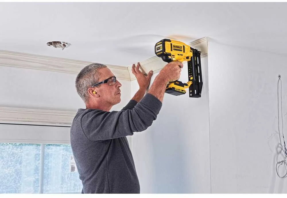 Akumuliatorinis viniakalis DeWalt DCN662N-XJ; 18 V; 16 ga; 32-64 mm (be akumuliatoriaus ir pakrovėjo)