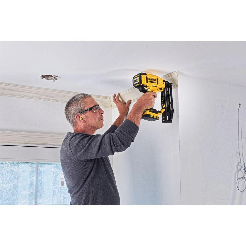 Akumuliatorinis viniakalis DeWalt DCN662NT-XJ; 18 V (be akumuliatoriaus ir pakrovėjo)