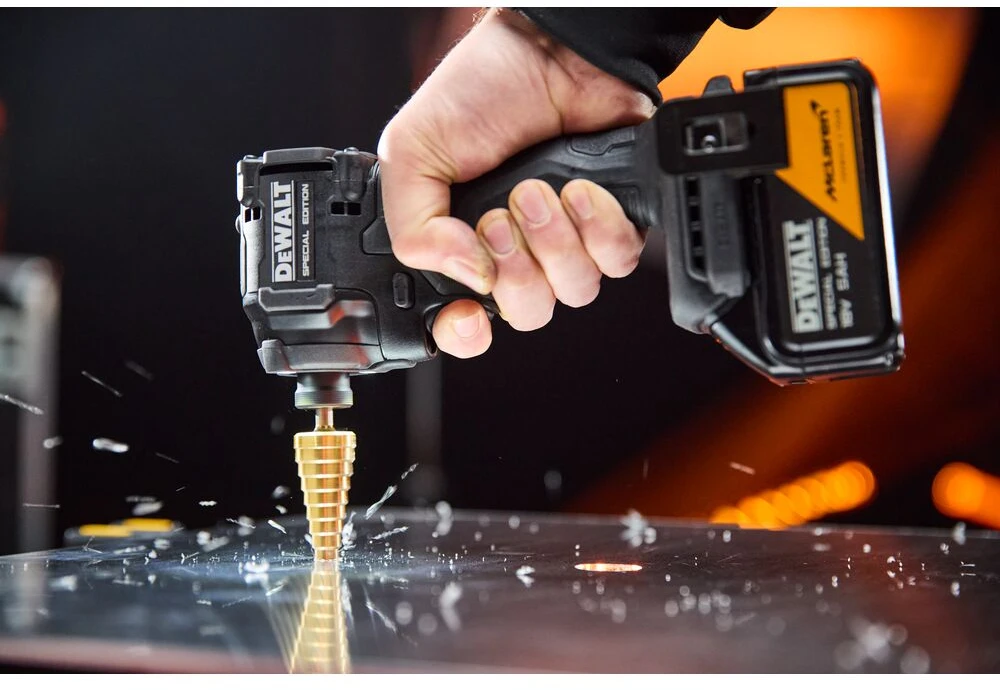 Grąžtas Smūginis 1/4" akumuliatorinis smūginis suktuvas, 206 Nm, 5.0 Ah, 18 V XR, DEWALT [DCF86MP1T-QW] MCLAREN leidimas