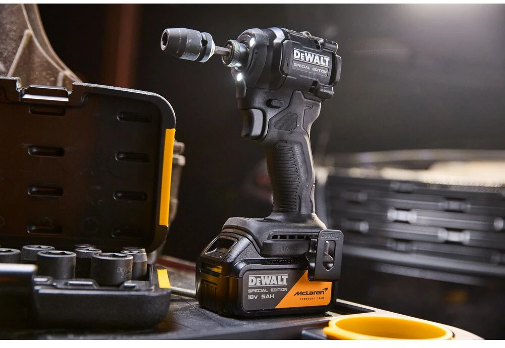 Grąžtas Smūginis 1/4" akumuliatorinis smūginis suktuvas, 206 Nm, 5.0 Ah, 18 V XR, DEWALT [DCF86MP1T-QW] MCLAREN leidimas