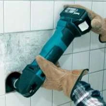 MAKITA DAUGIAFUNKCINIS ĮRANKIS 18V 2 x 3.0Ah Li-ION + PRIEDAI + MAKPAC DĖKLAS