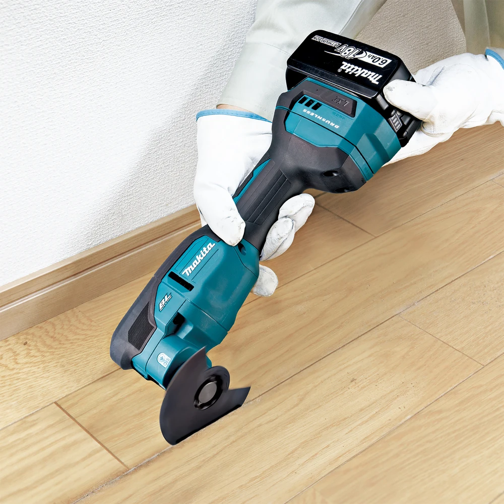 Makita DTM53Z Akumuliatorinis universalus švytuoklinis įrankis 18V, BL-motor, 6000-20000 judesiai per min, amplitudė 3,2°; toolless, Be akumuliatorių ir kroviklio!