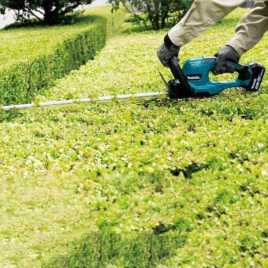 Makita DUH607RT akumuliatorinės gyvatvorių žirklės, 18 V, 1 x 5,0 Ah, DC18RC, ličio jonų, 600 mm