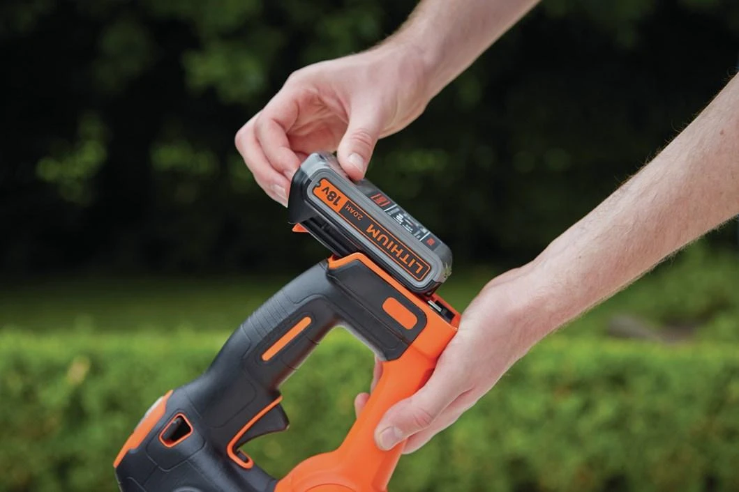 Black & Decker Juodas & Decker Akumuliatorinės gyvatvorių žirklės GTC18504PC 18V 4Ah 50 cm, Juodas & Decker