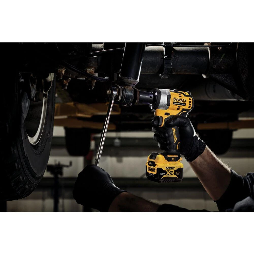 DEWALT Smūginis veržliasukis 1/2" 12V 340Nm 2x5,0Ah DCF901P2