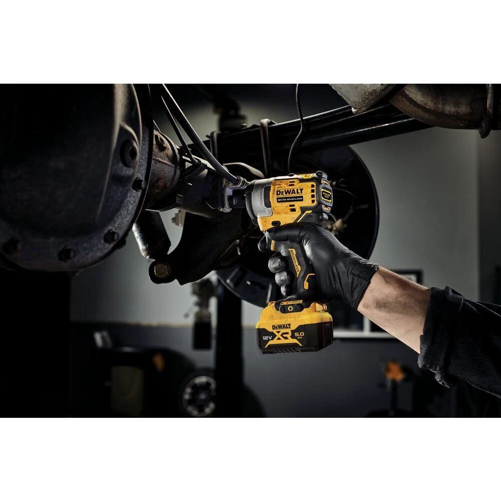 DEWALT Smūginis veržliasukis 1/2" 12V 340Nm 2x5,0Ah DCF901P2