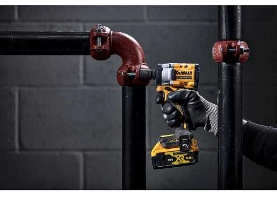 De Walt Smūginis veržliasūkis DeWalt DCF921P2LRT-QW; 1/2''; 18 V; 2x5,0 Ah akum.