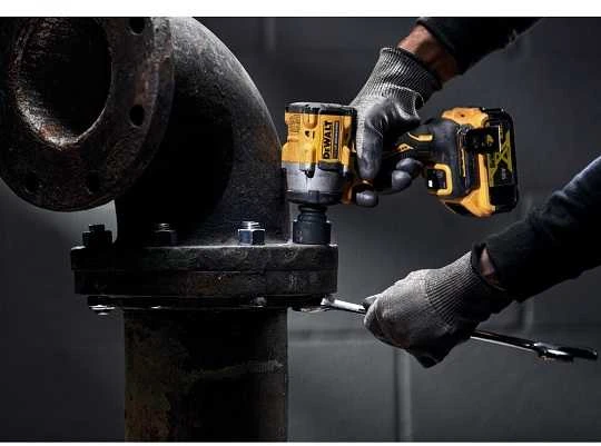 De Walt Smūginis veržliasūkis DeWalt DCF921P2LRT-QW; 1/2''; 18 V; 2x5,0 Ah akum.