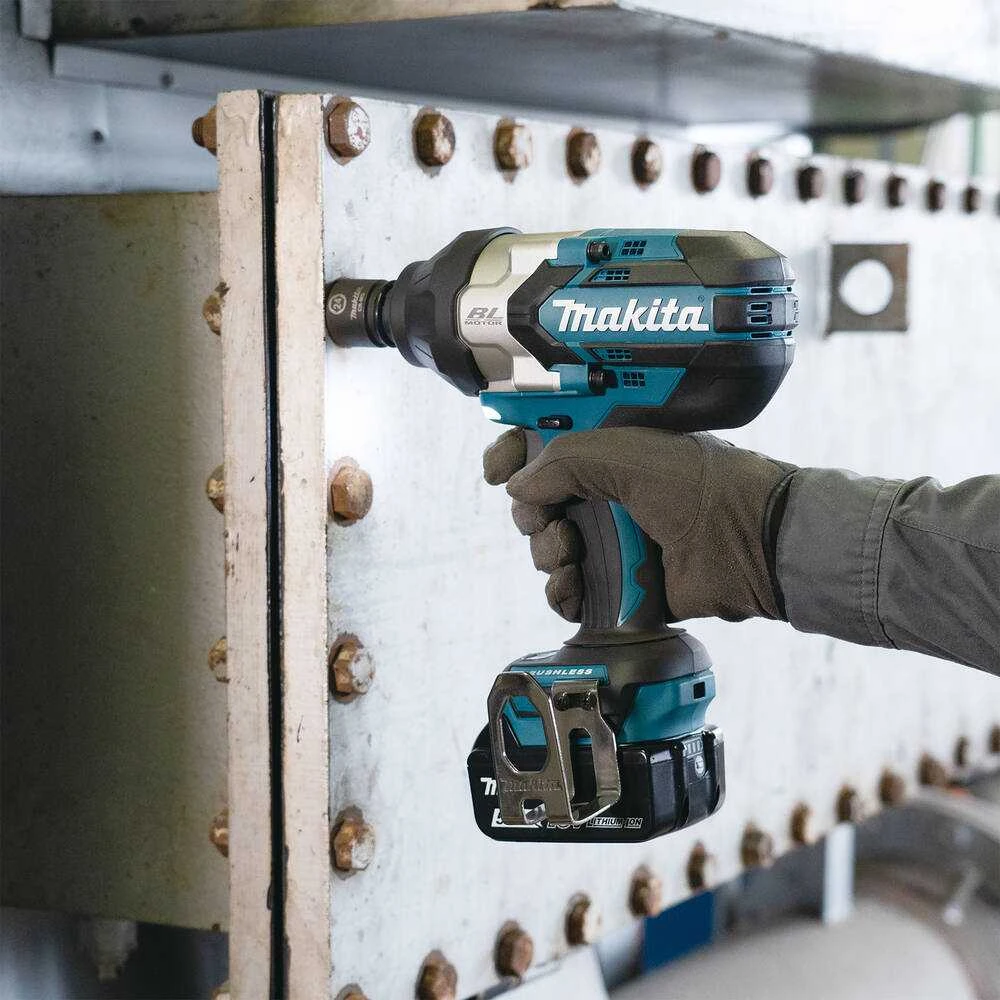 Makita DTW1004Z Akumuliatorinis smūginis veržliasukis 18V, 1050 Nm, LED, 1/2" (PIN SHANK), Be akumuliatorių ir kroviklio!