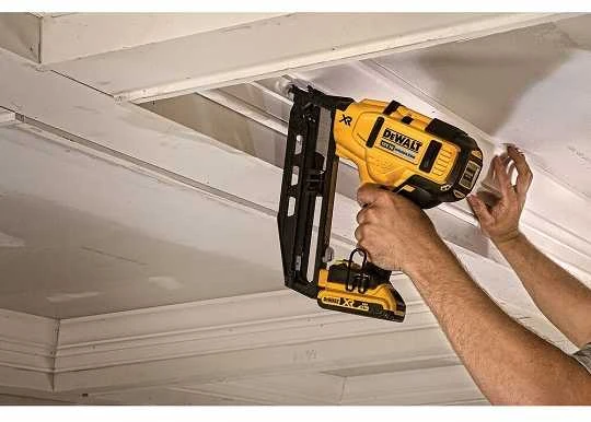 Įrankių rinkinys DeWalt DCK246P2-QW (DCN930 + DCN660); 18 V; 2x5,0 Ah akum.