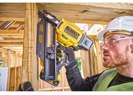 Įrankių rinkinys DeWalt DCK246P2-QW (DCN930 + DCN660); 18 V; 2x5,0 Ah akum.