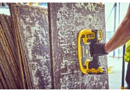 Stiklo laikiklis DeWalt DCE590N-XJ; 18 V (be akumuliatoriaus ir pakrovėjo)