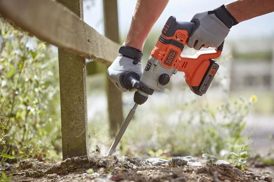 Black & Decker Juodas & Decker Perforatorius Juodas & Decker BCD900B-XJ; 1,2 J; SDS-plus; 18 V (be akumuliatoriaus ir pakrovėjo)