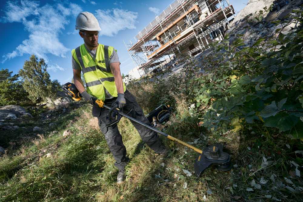 Akumuliatorinė žoliapjovė - trimeris DeWalt FlexVolt DCM571X1-QW | 54 V | 1x 9,0 Ah akum.