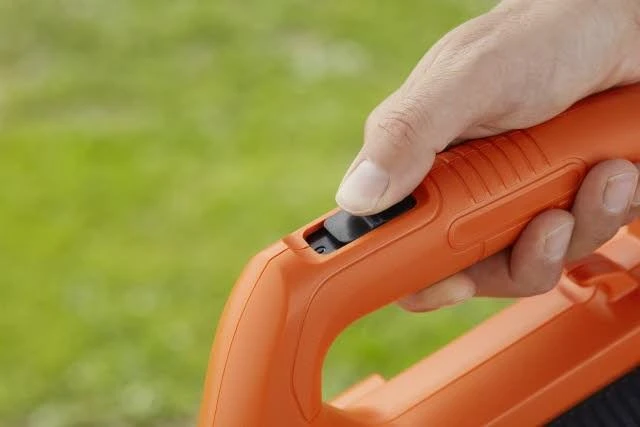 Black & Decker Juodas & Decker Akumuliatorinis pūstuvas Juodas & Decker BCBL200B-XJ; 18 V (be akumuliatoriaus ir pakrovėjo)