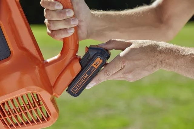 Black & Decker Juodas & Decker Akumuliatorinis pūstuvas Juodas & Decker BCBL200B-XJ; 18 V (be akumuliatoriaus ir pakrovėjo)