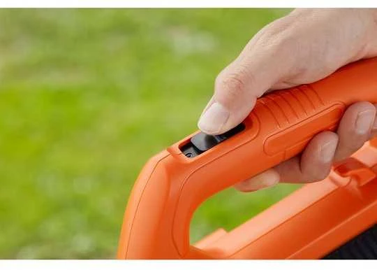 Black & Decker Juodas & Decker Akumuliatorinis lapų pūstuvas Juodas & Decker BCBL200L-QW; 18 V; 1x2,0 Ah akum.
