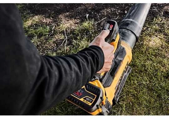 Akumuliatorinis lapų pūstuvas DeWalt DCMBL777X1-QW; 54 V; 1x9,0 Ah akum.