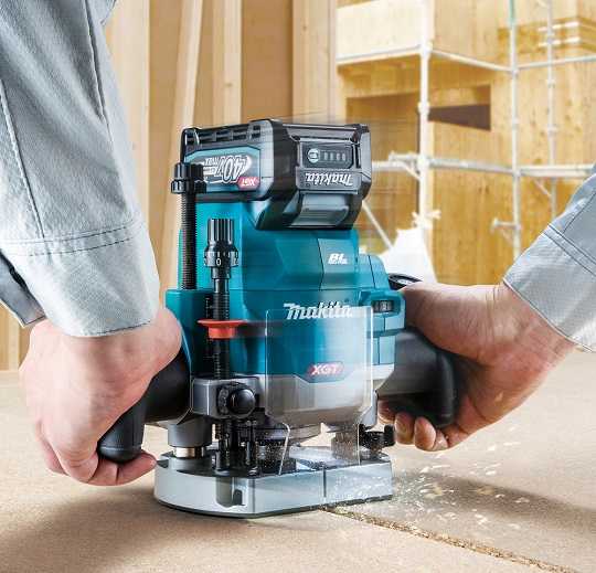 akumuliatorinė frezarka górnowrzecionowa 40V XGT Makita [RP001GM201] 2x4,0Ah