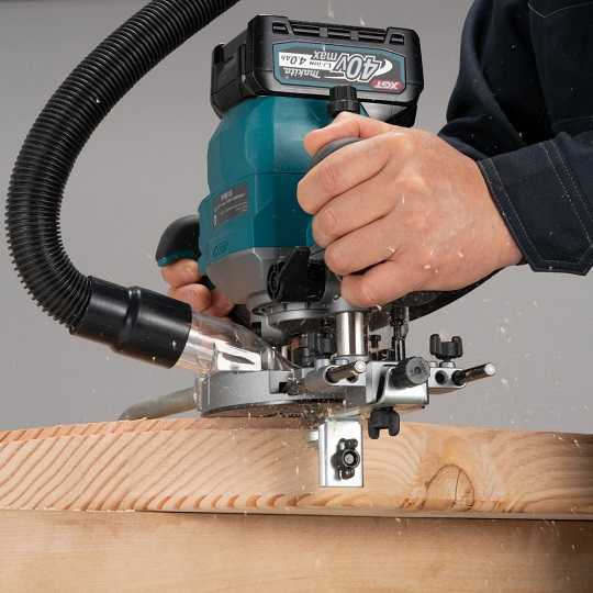 akumuliatorinė frezarka górnowrzecionowa 40V XGT Makita [RP001GM201] 2x4,0Ah