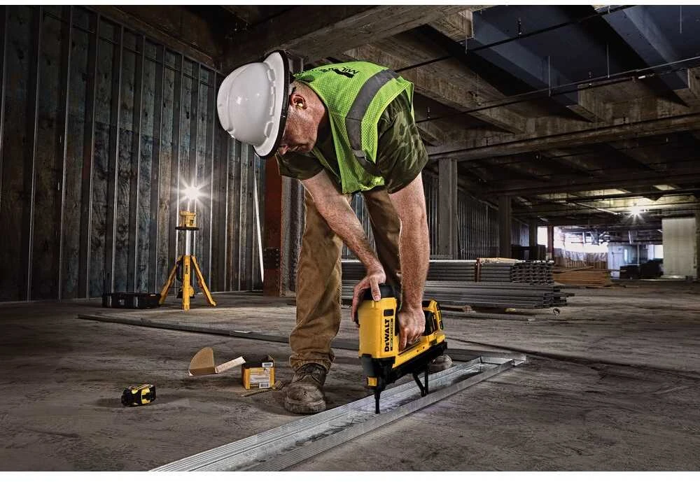 Akumuliatorinis viniakalis DeWalt DGN845D1-QW; 18 V; 1x2,0 Ah akum.