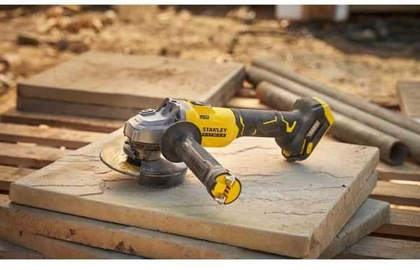 Kampinis šlifuoklis Stanley SFMCG710M1T-QW, 12,5 cm, 8500 aps./min., 800 W, 1,84 kg
