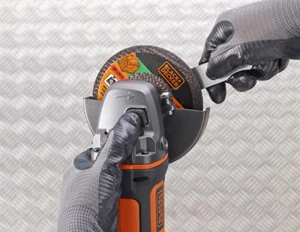 Black & Decker Juodas & Decker Juodas & Decker Juodas & Decker akumuliatorinis kampinis šlifuoklis BCG720M1 - 18Volt