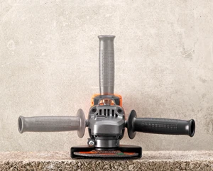 Black & Decker Juodas & Decker Juodas & Decker Juodas & Decker akumuliatorinis kampinis šlifuoklis BCG720M1 - 18Volt
