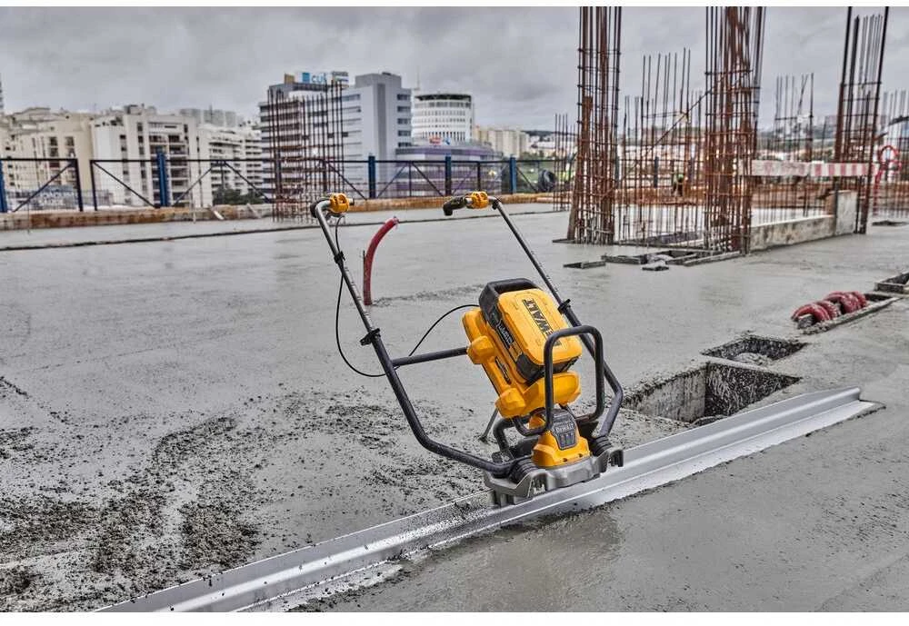 Akumuliatorinė vibruojanti betono lygintuvo plokštė, POWERSHIFT, 54V, DeWalt [DCPS330N-XJ]