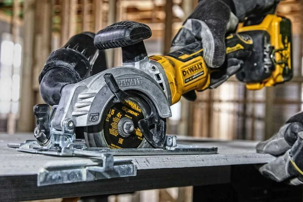 Diskinis pjūklas DeWalt DCS571NT-XJ; 115 mm; 18 V; (be akumuliatoriaus ir pakrovėjo)