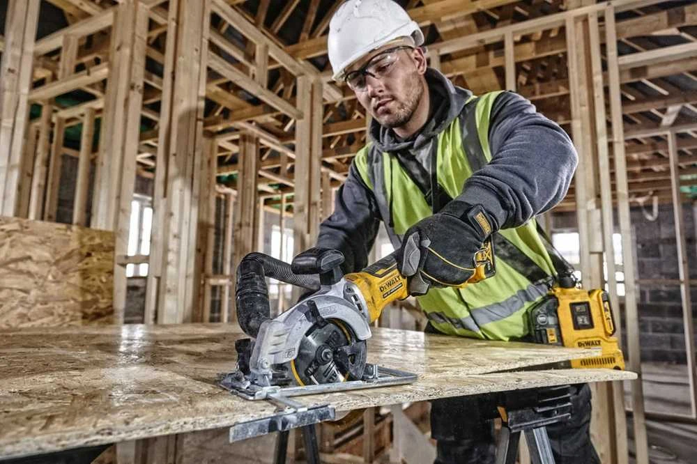 Diskinis pjūklas DeWalt DCS571NT-XJ; 115 mm; 18 V; (be akumuliatoriaus ir pakrovėjo)