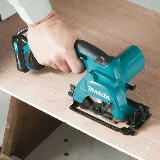 Akumuliatorinis diskinis pjūklas Makita HS301DSAE; 12 V; 2x2,0 Ah akum.