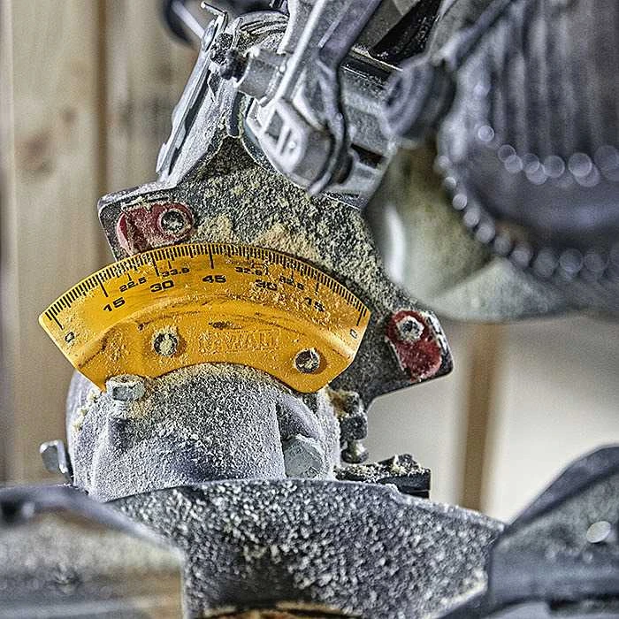 Skersinio pjovimo staklės DeWalt DCS727T2-QW; 54 V; (250 mm) (2 X 6 Ah)