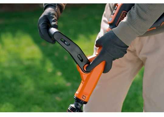 Black & Decker Juodas & Decker Akumuliatorinė žoliapjovė su 25 cm ašmenimis, 18V, Juodas & Decker [BCSTR918D1-QW] 2,0Ah