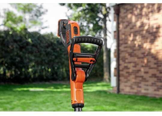 Black & Decker Juodas & Decker Akumuliatorinė žoliapjovė su 25 cm ašmenimis, 18V, Juodas & Decker [BCSTR918D1-QW] 2,0Ah