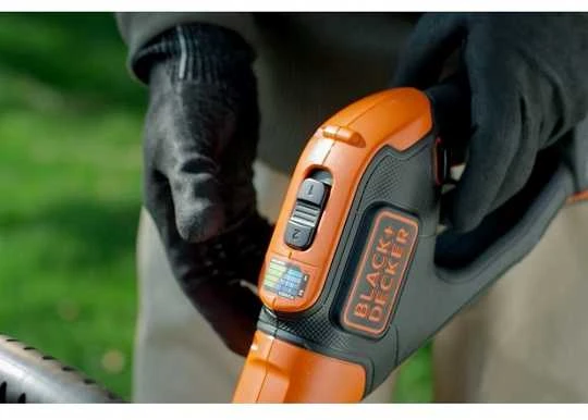 Black & Decker Juodas & Decker Juodas+DECKER ŽOLIAPJOVĖ-TRIMERIS 18V BCSTR918D1 25cm 1×2,0Ah