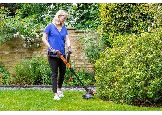 Black & Decker Juodas & Decker Juodas+DECKER ŽOLIAPJOVĖ-TRIMERIS 18V BCSTR918D1 25cm 1×2,0Ah