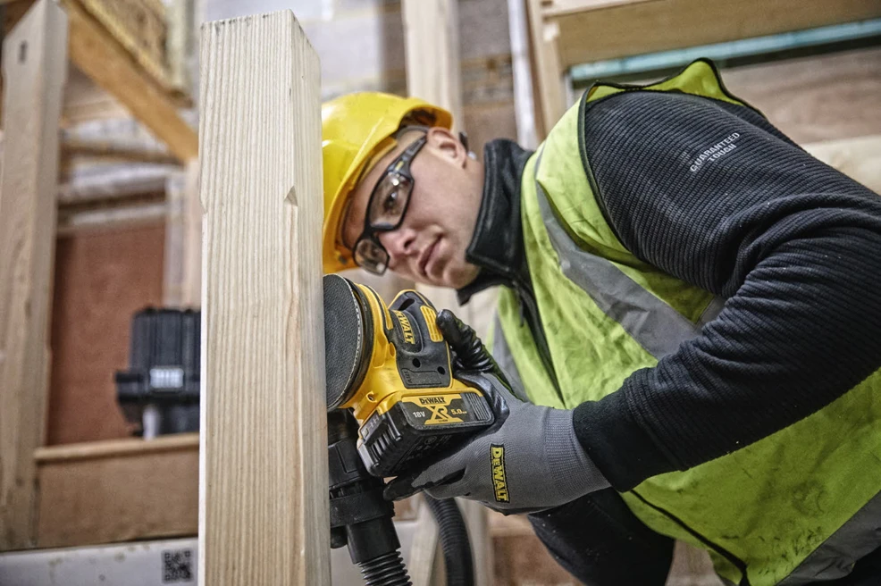 DEWALT akumuliatorinis bešepetėlinis ekscentrinis šlifuoklis DCW210P2 18V 125mm 2x5,0Ah