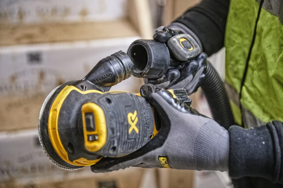 DEWALT akumuliatorinis bešepetėlinis ekscentrinis šlifuoklis DCW210P2 18V 125mm 2x5,0Ah