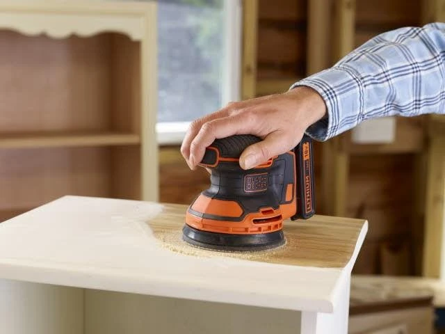 Black & Decker Juodas & Decker Ekscentrinis šlifuoklis Juodas & Decker BDCROS18N-XJ; 18 V (be akumuliatoriaus ir pakrovėjo)