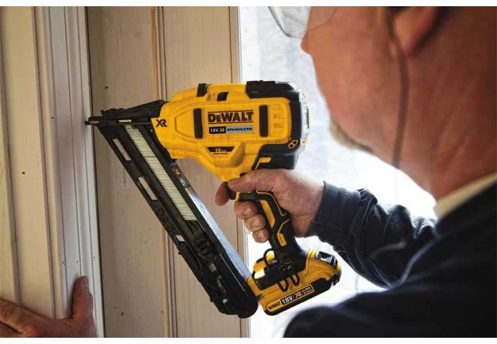 DeWalt akumuliatorinė viniakalė DCN650N 18V be akumuliatoriaus ir kroviklio