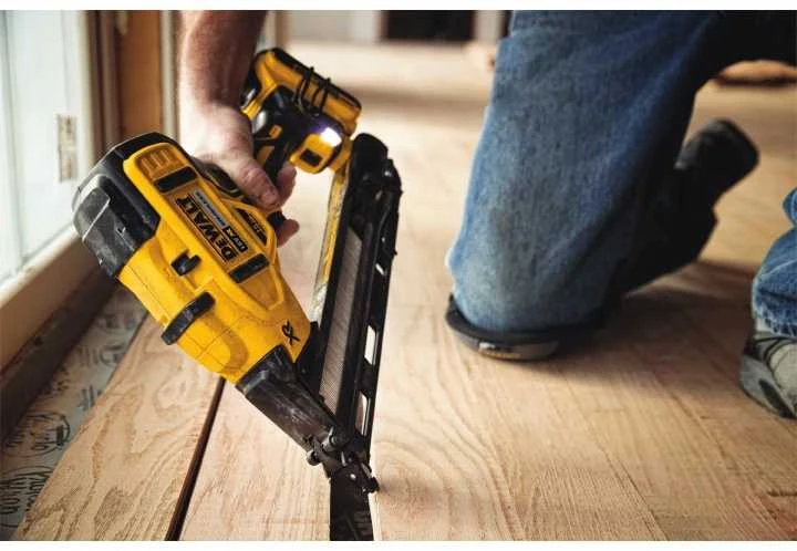 DeWalt akumuliatorinė viniakalė DCN650N 18V be akumuliatoriaus ir kroviklio