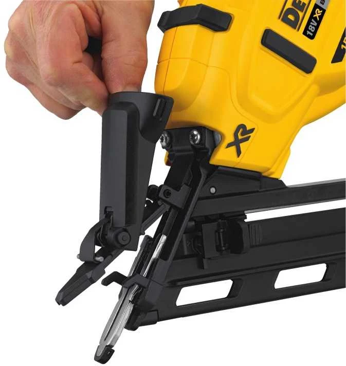 DeWalt akumuliatorinė viniakalė DCN650N 18V be akumuliatoriaus ir kroviklio