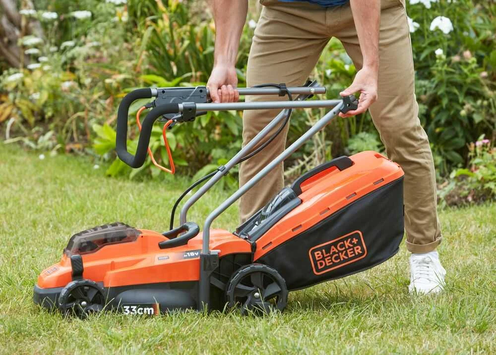Black & Decker Juodas & Decker BD BATTERY MOWER. 2x18V /33cm BCMW3318N POWERCONNECT