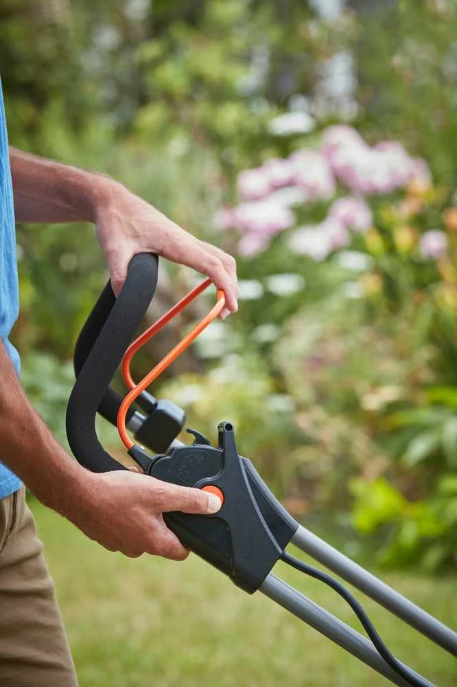 Black & Decker Juodas & Decker BD BATTERY MOWER. 2x18V /33cm BCMW3318N POWERCONNECT